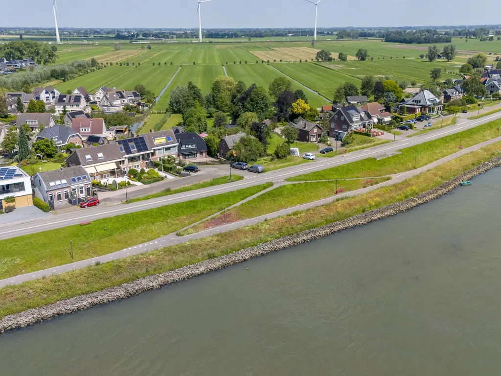 Rivierdijk 188, HARDINXVELD-GIESSENDAM