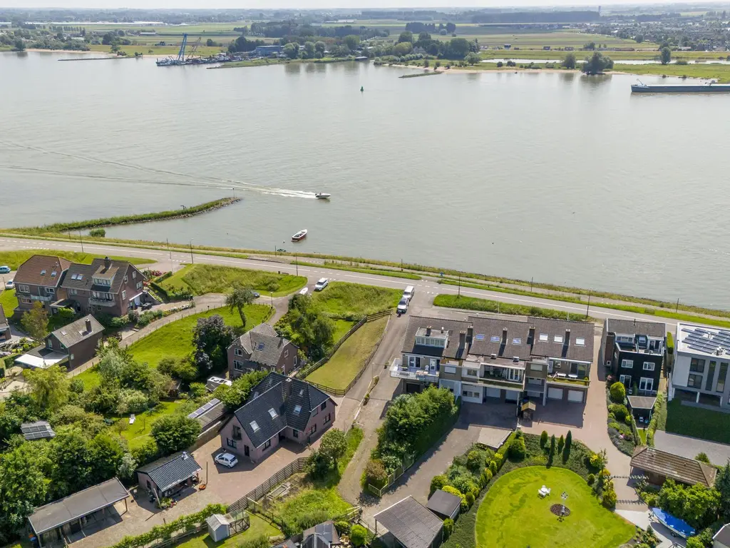 Rivierdijk 188, HARDINXVELD-GIESSENDAM