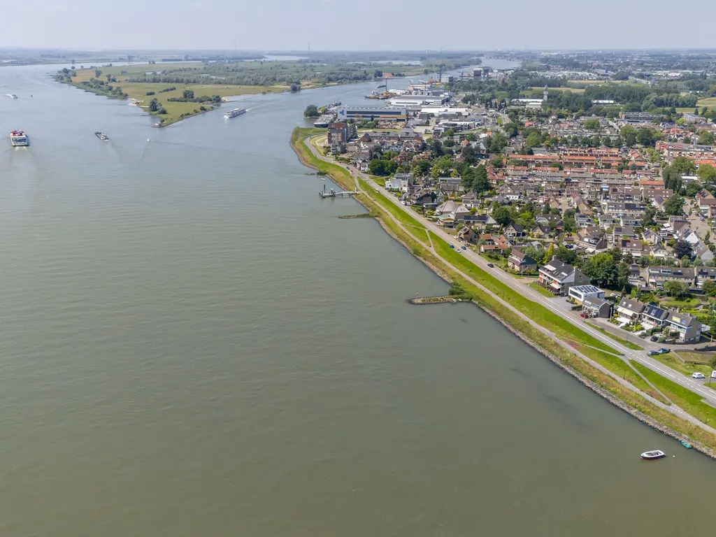 Rivierdijk 188, HARDINXVELD-GIESSENDAM