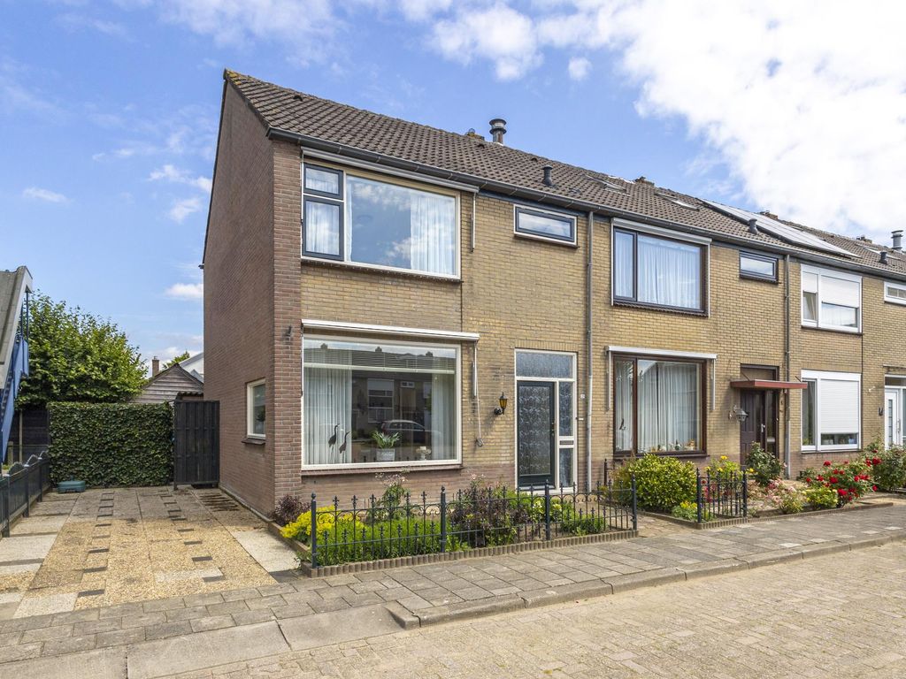 Graaf Lodewijkstraat 21, HARDINXVELD-GIESSENDAM