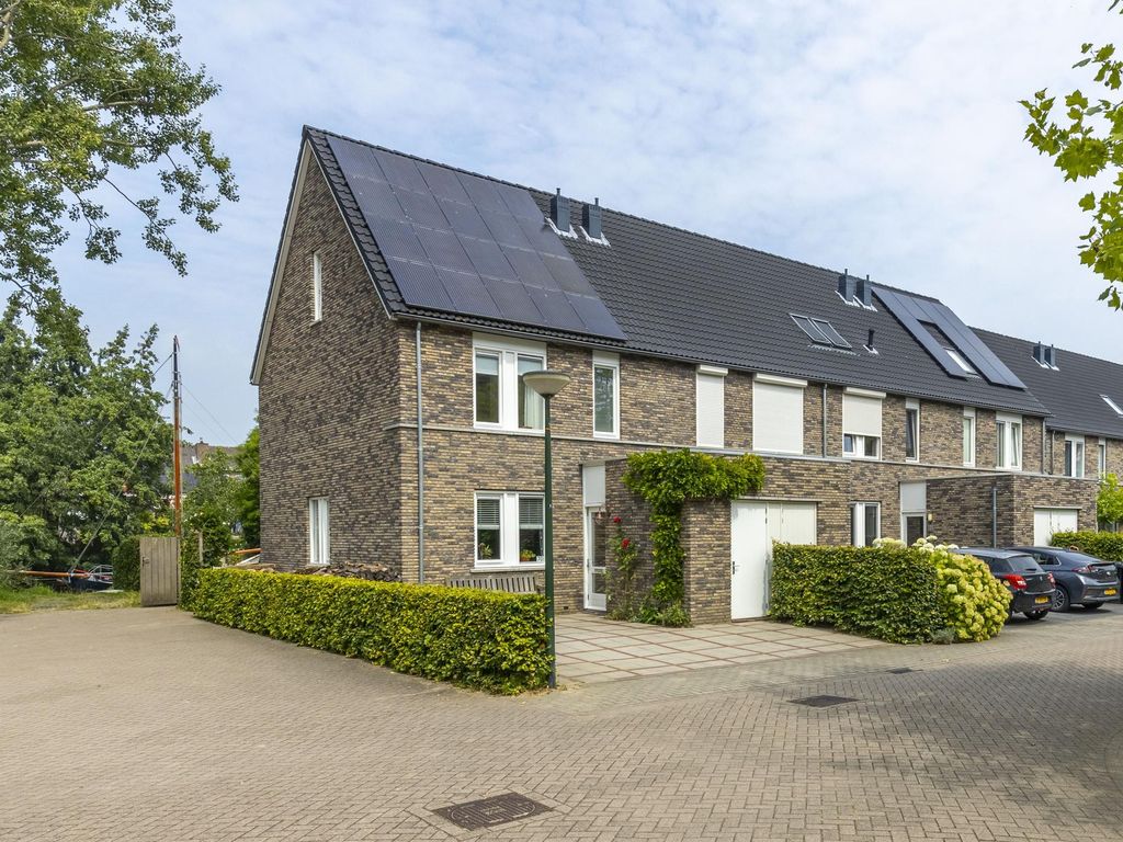 Jupiterstraat 70, HARDINXVELD-GIESSENDAM