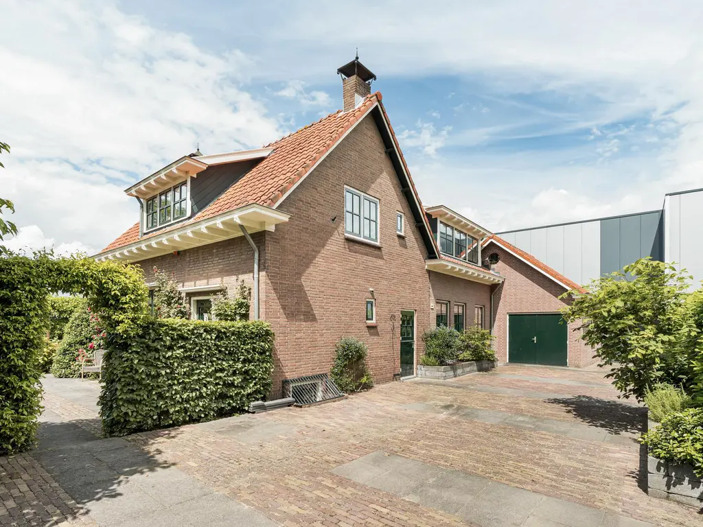 Rivierdijk 575, HARDINXVELD-GIESSENDAM