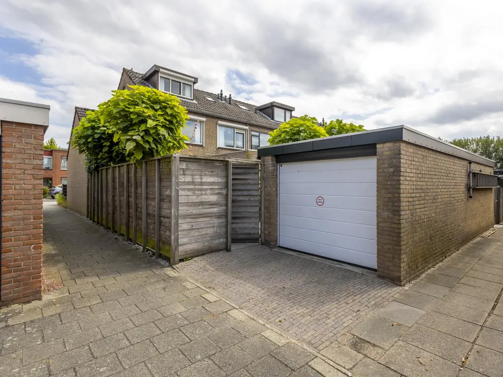 Venusstraat 10, HARDINXVELD-GIESSENDAM