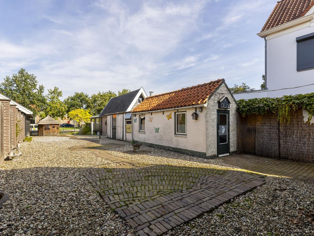 Kerkweg 54, HARDINXVELD-GIESSENDAM