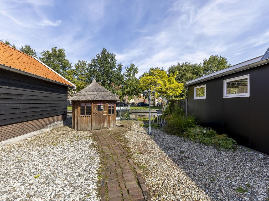 Kerkweg 54, HARDINXVELD-GIESSENDAM