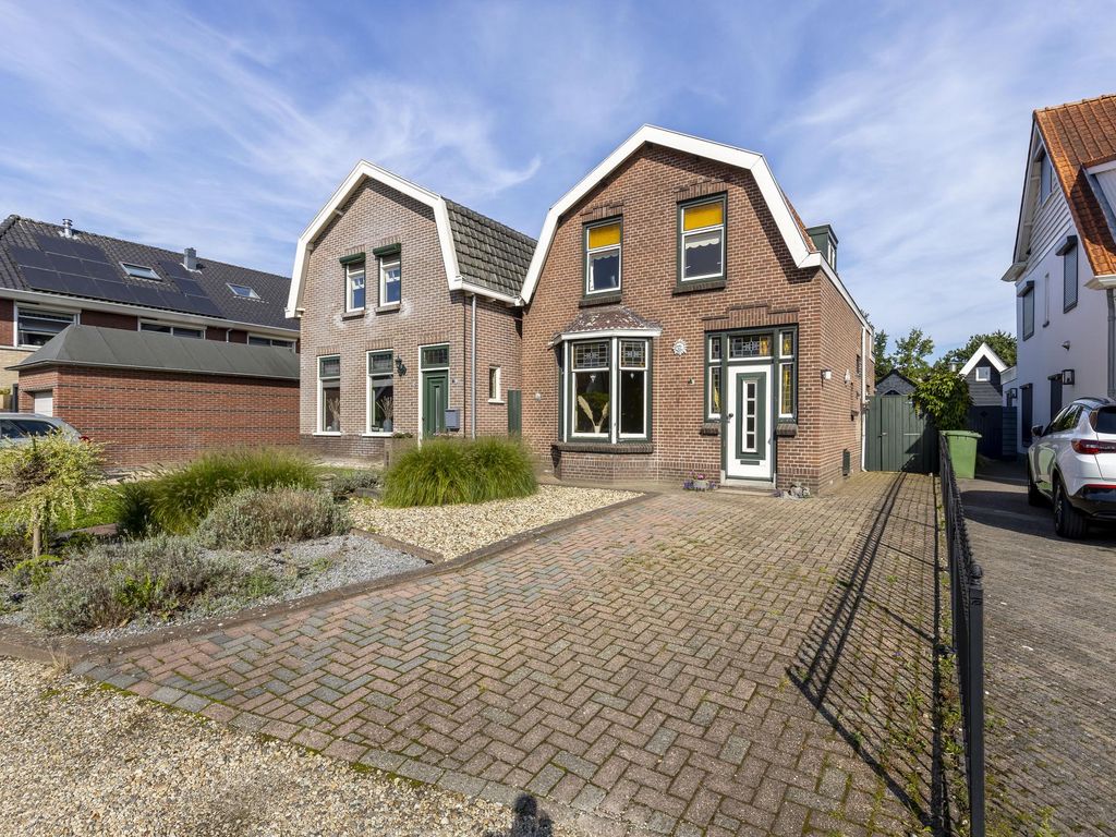 Kerkweg 54, HARDINXVELD-GIESSENDAM