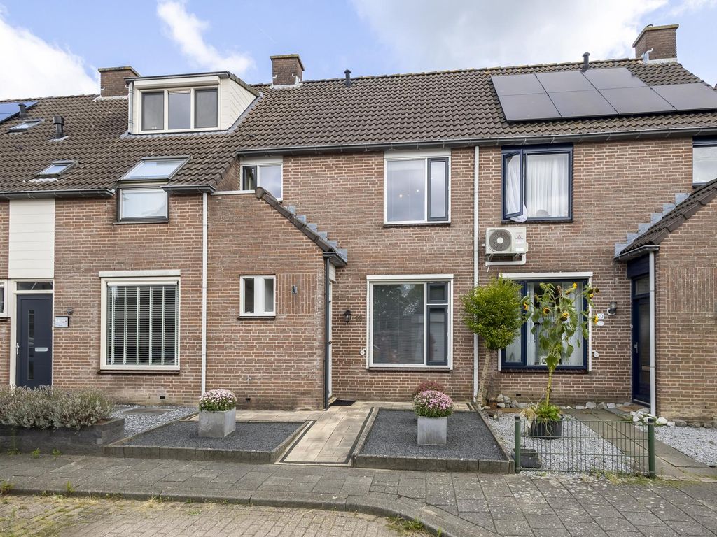 Steur 18, HARDINXVELD-GIESSENDAM