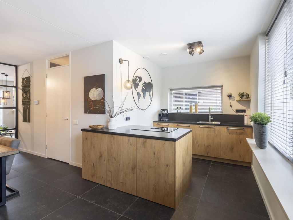 Troelstrastraat 67, HARDINXVELD-GIESSENDAM