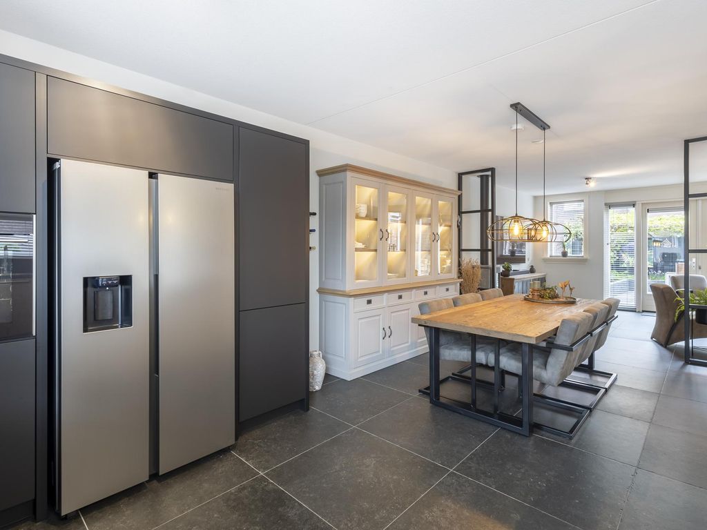 Troelstrastraat 67, HARDINXVELD-GIESSENDAM