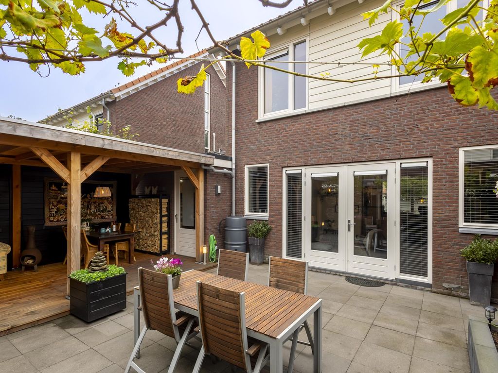 Troelstrastraat 67, HARDINXVELD-GIESSENDAM