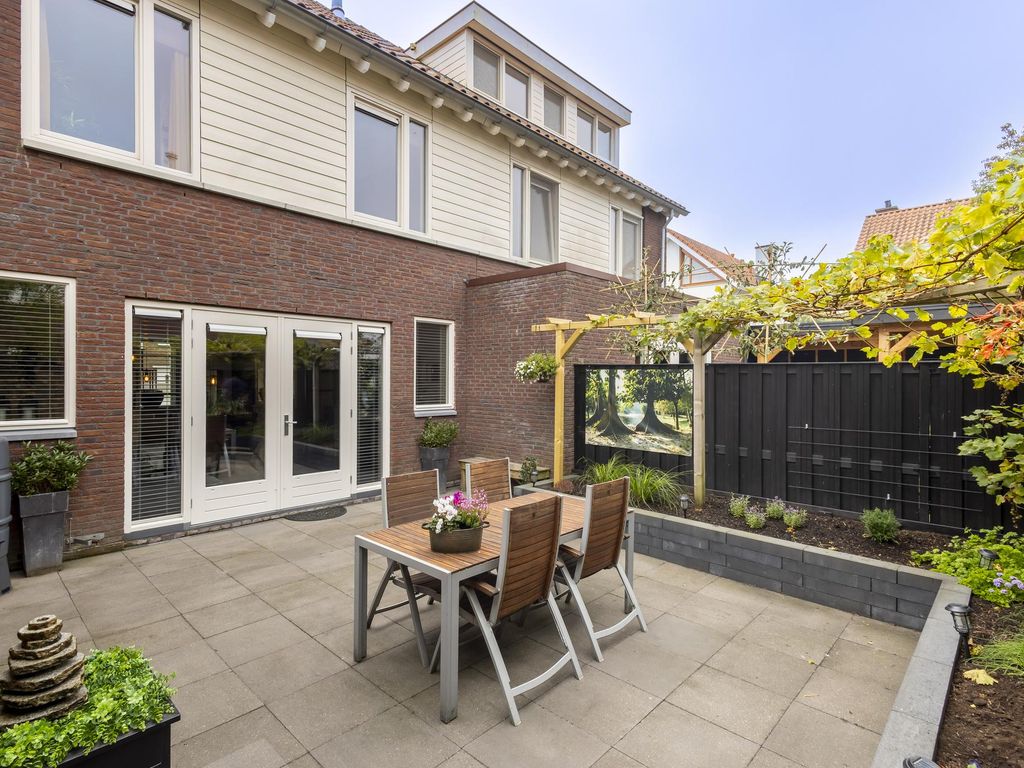 Troelstrastraat 67, HARDINXVELD-GIESSENDAM