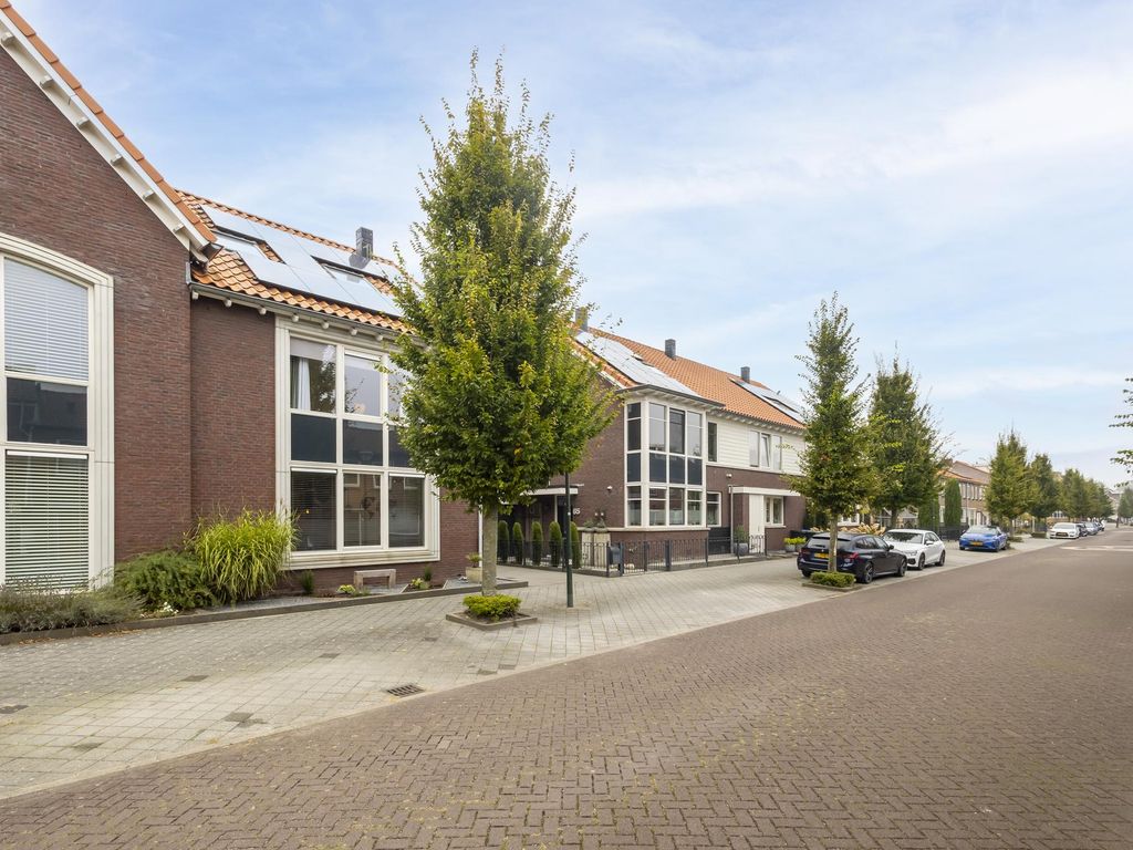 Troelstrastraat 67, HARDINXVELD-GIESSENDAM