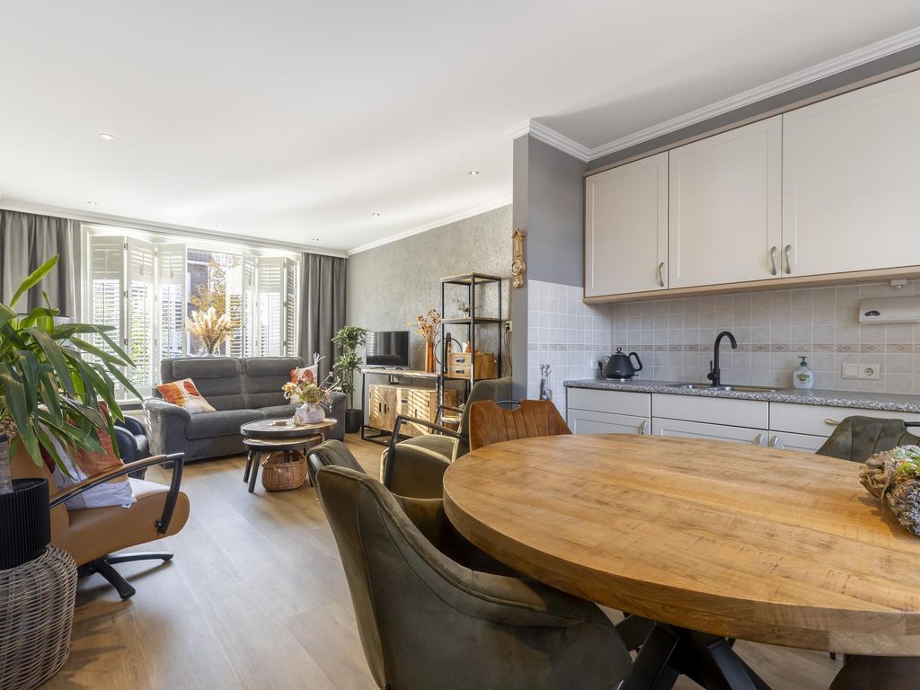 Troelstrastraat 45, HARDINXVELD-GIESSENDAM