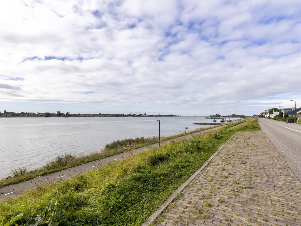 Rivierdijk 205, HARDINXVELD-GIESSENDAM