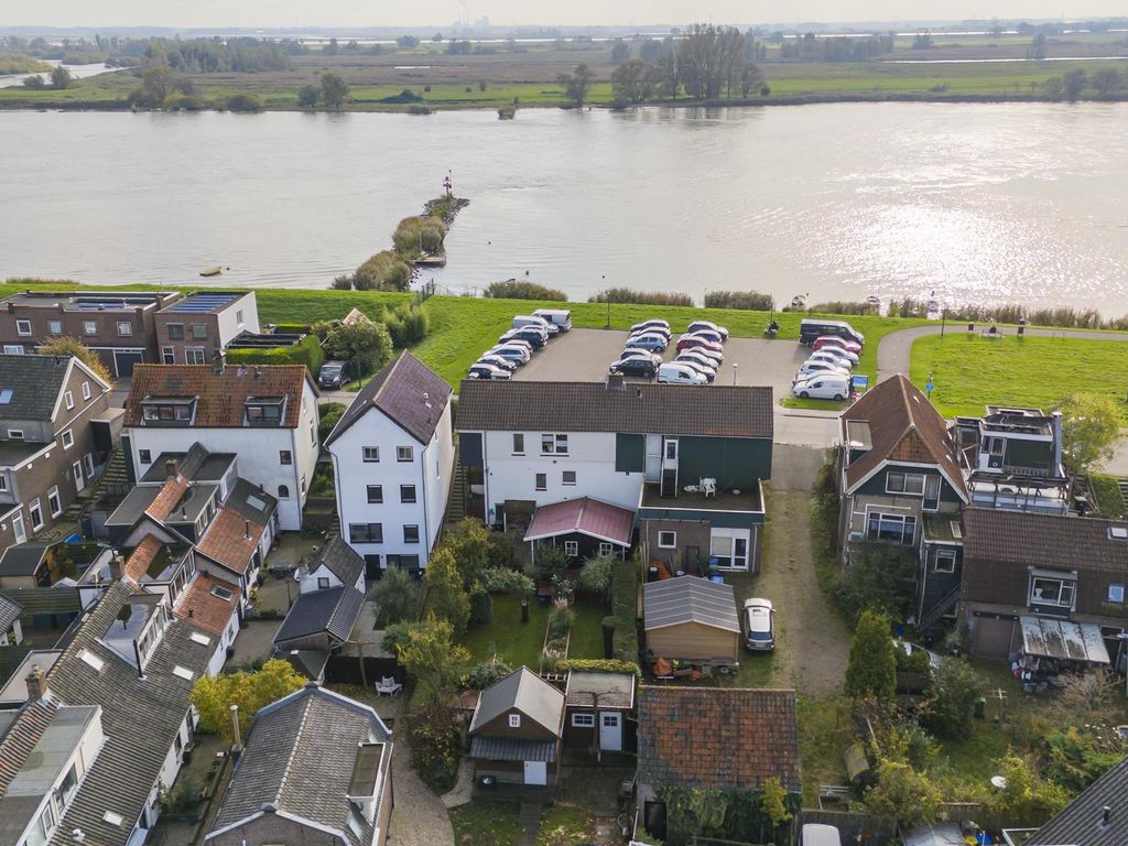 Rivierdijk 716, HARDINXVELD-GIESSENDAM