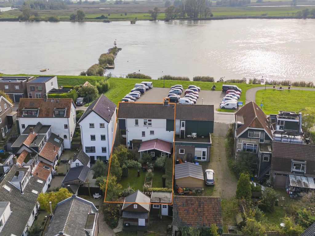 Rivierdijk 716, HARDINXVELD-GIESSENDAM