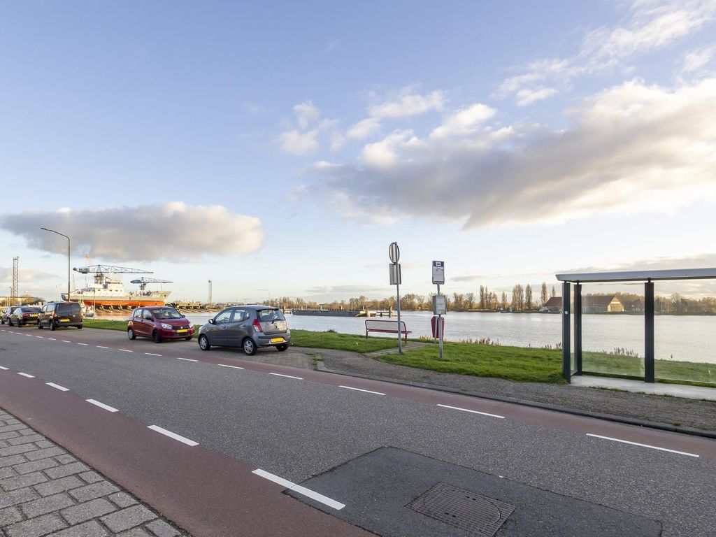 Rivierdijk 537, HARDINXVELD-GIESSENDAM