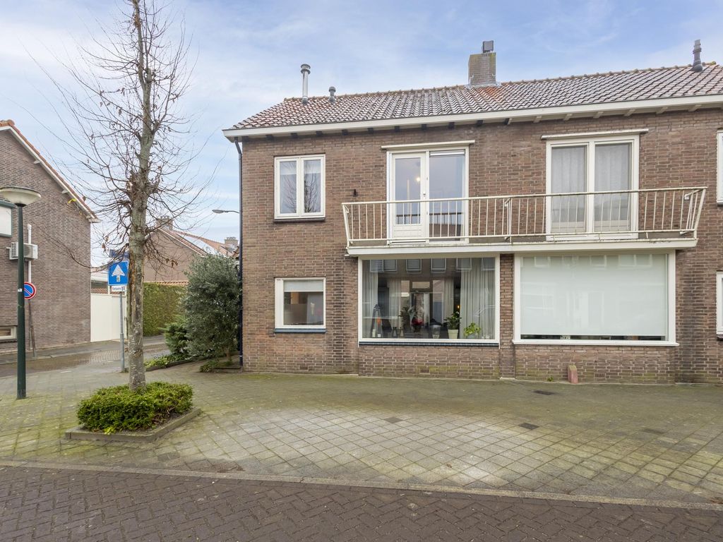 Troelstrastraat 52, HARDINXVELD-GIESSENDAM