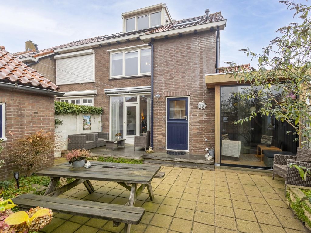 Troelstrastraat 52, HARDINXVELD-GIESSENDAM