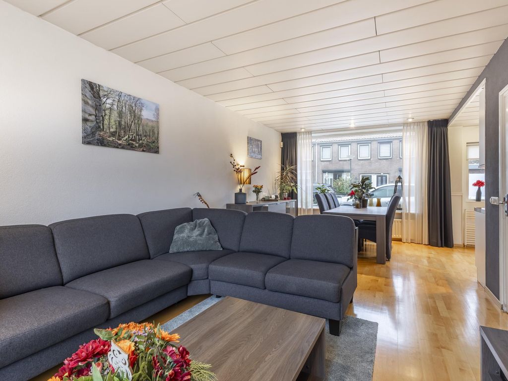 Troelstrastraat 52, HARDINXVELD-GIESSENDAM