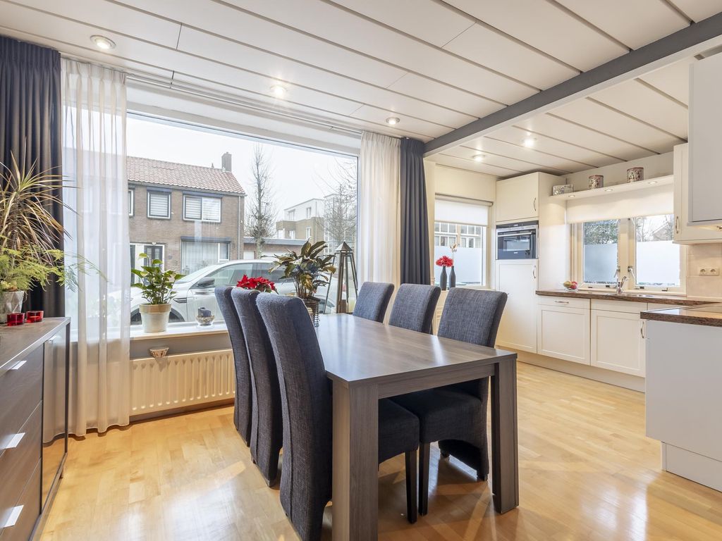 Troelstrastraat 52, HARDINXVELD-GIESSENDAM