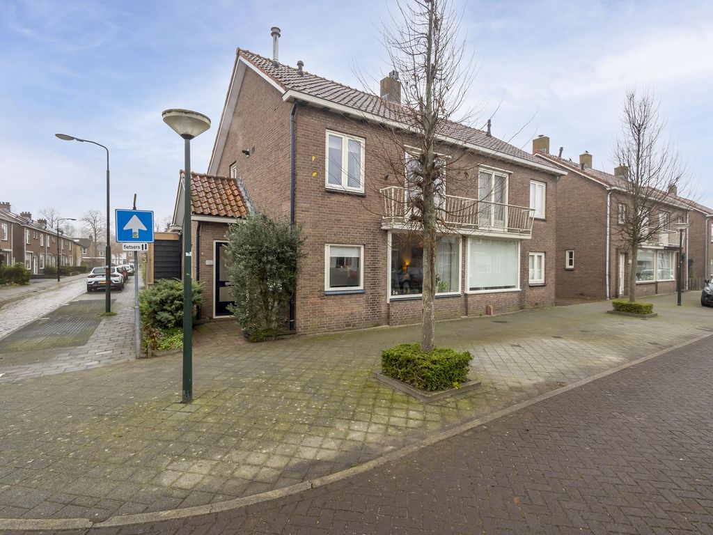 Troelstrastraat 52, HARDINXVELD-GIESSENDAM