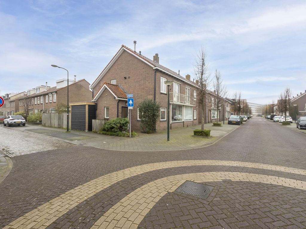 Troelstrastraat 52, HARDINXVELD-GIESSENDAM
