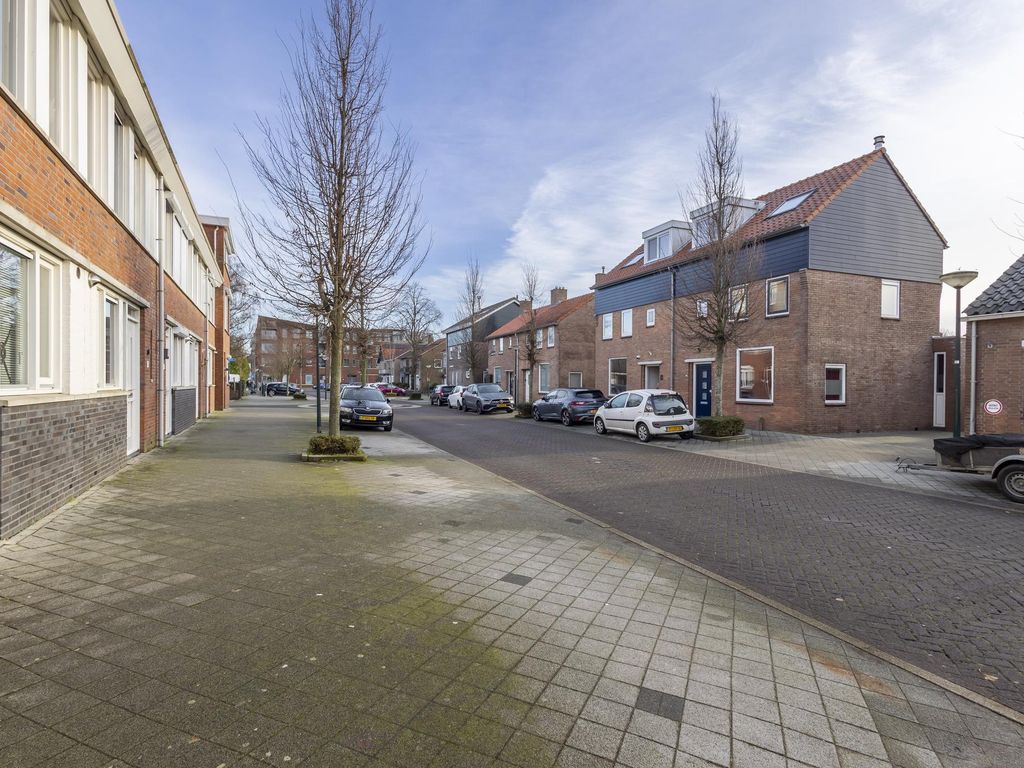 Troelstrastraat 19, HARDINXVELD-GIESSENDAM