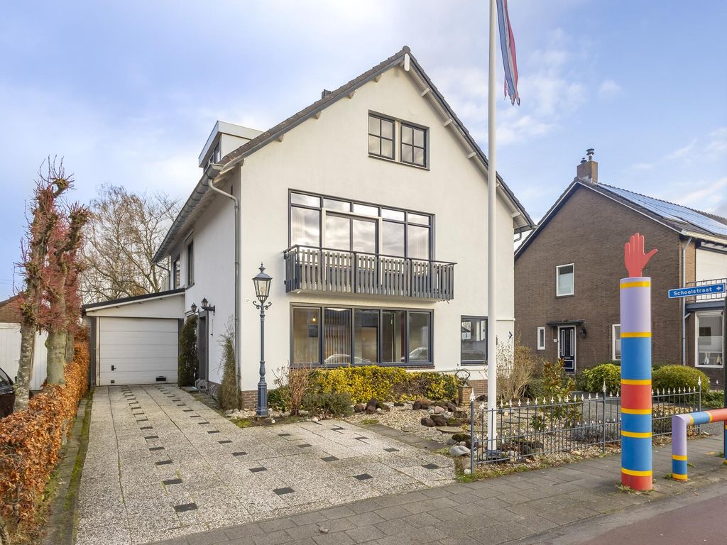 Stationsstraat 12, HARDINXVELD-GIESSENDAM
