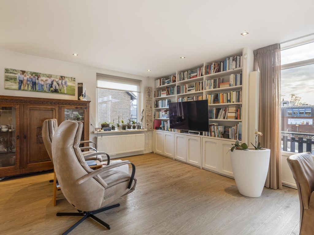 Stationsstraat 12, HARDINXVELD-GIESSENDAM