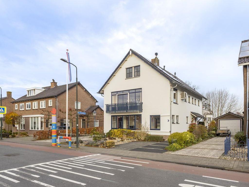 Stationsstraat 12, HARDINXVELD-GIESSENDAM