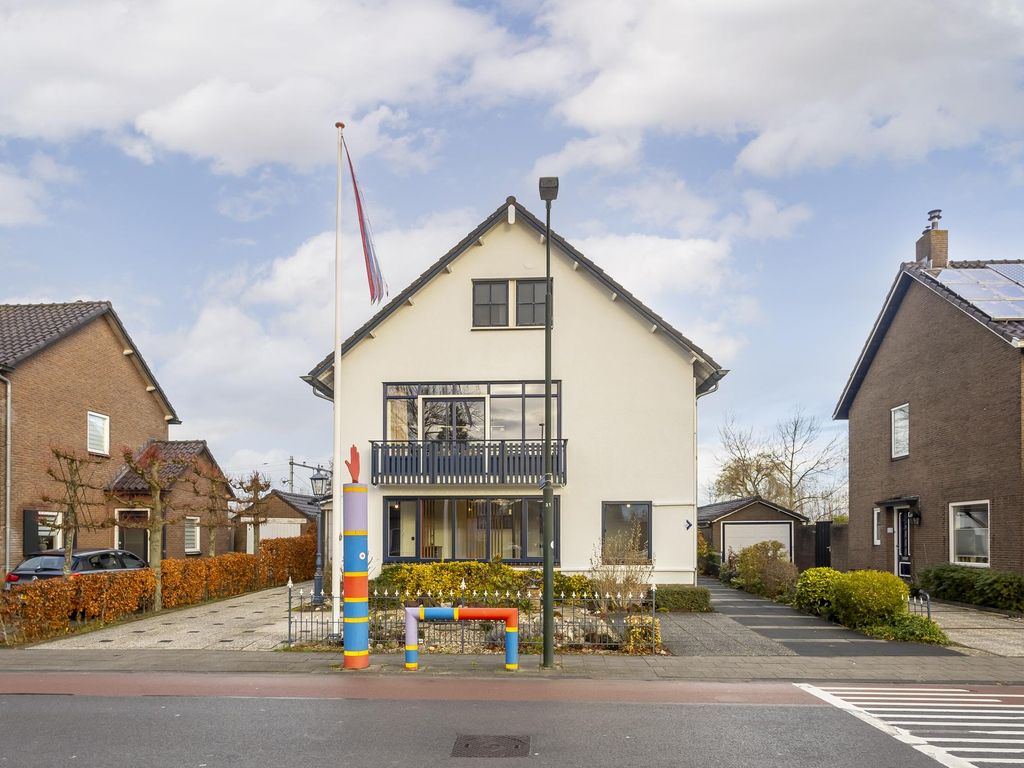 Stationsstraat 12, HARDINXVELD-GIESSENDAM