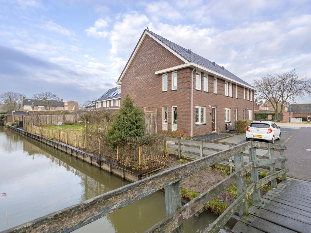 Hofweerstraat 38, HARDINXVELD-GIESSENDAM