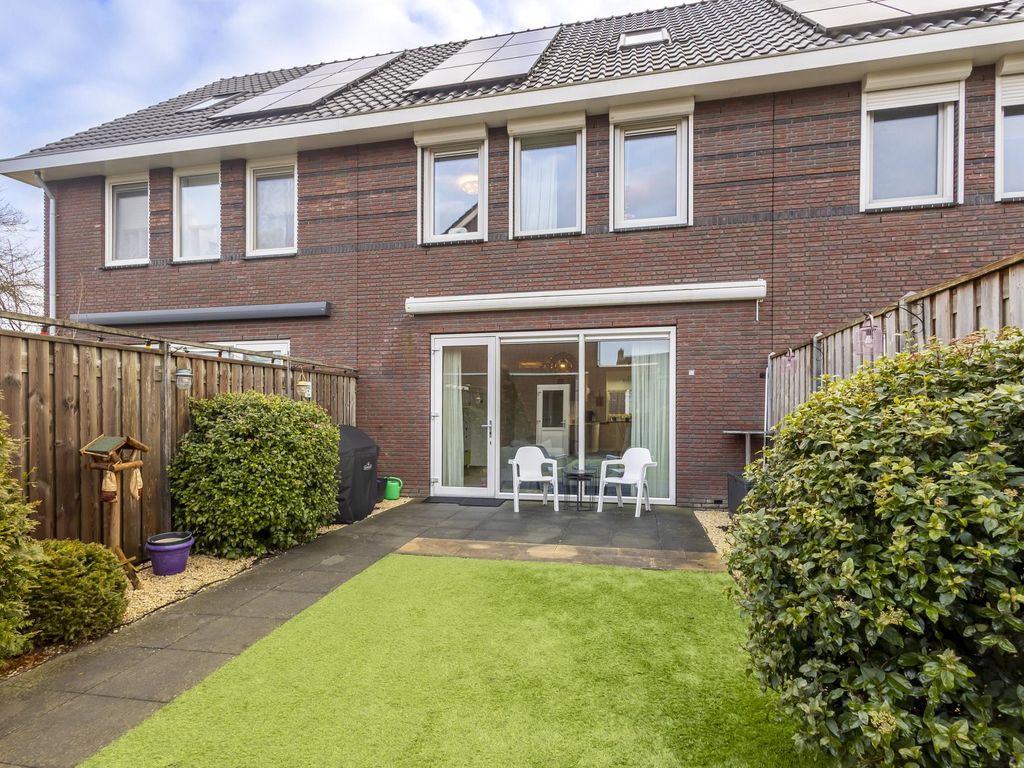 Hofweerstraat 38, HARDINXVELD-GIESSENDAM