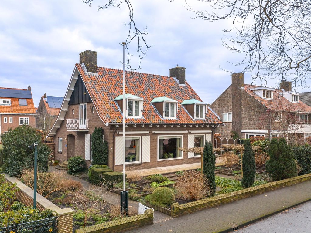 Adriaan Volkersingel 9, SLIEDRECHT