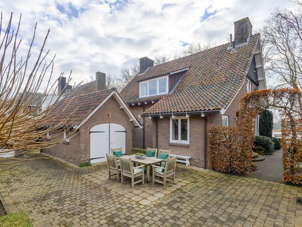 Adriaan Volkersingel 9, SLIEDRECHT