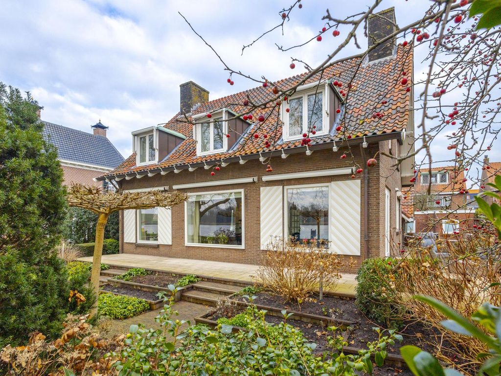 Adriaan Volkersingel 9, SLIEDRECHT