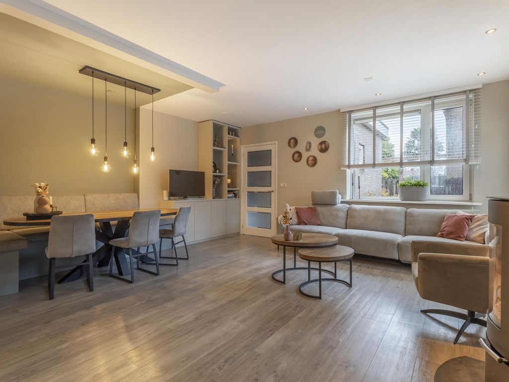 Troelstrastraat 36, HARDINXVELD-GIESSENDAM