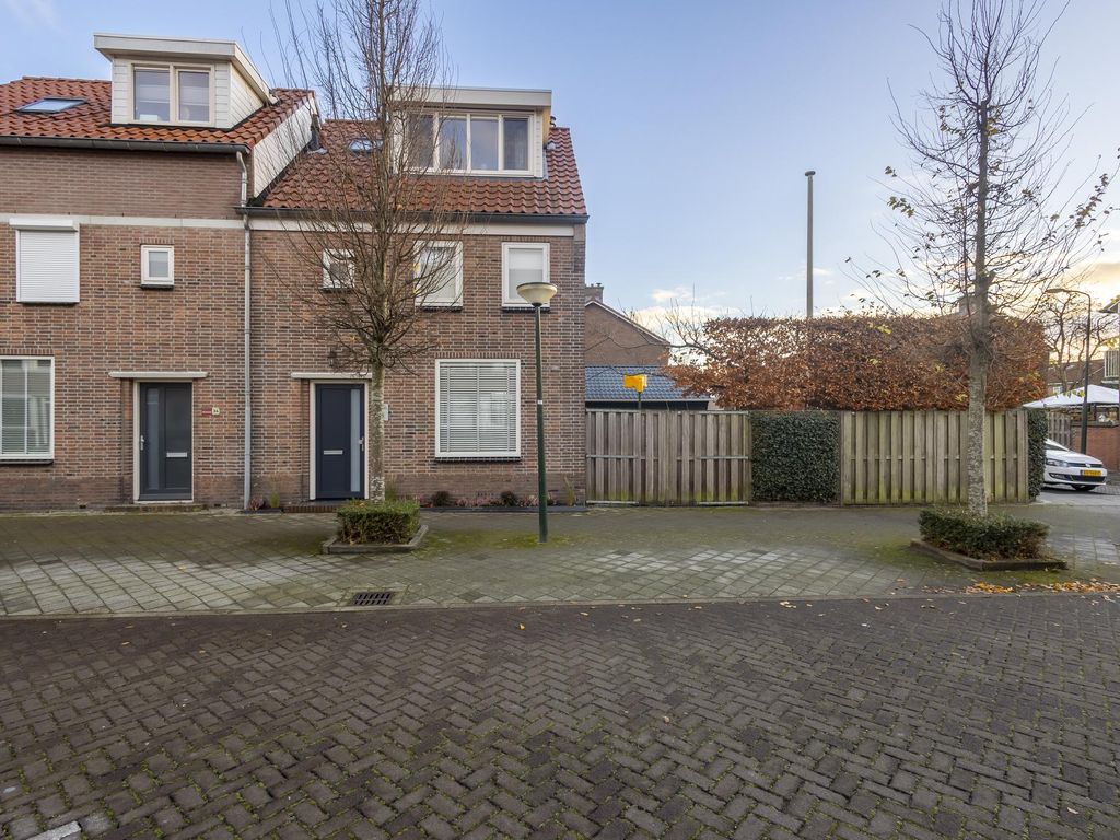 Troelstrastraat 36, HARDINXVELD-GIESSENDAM