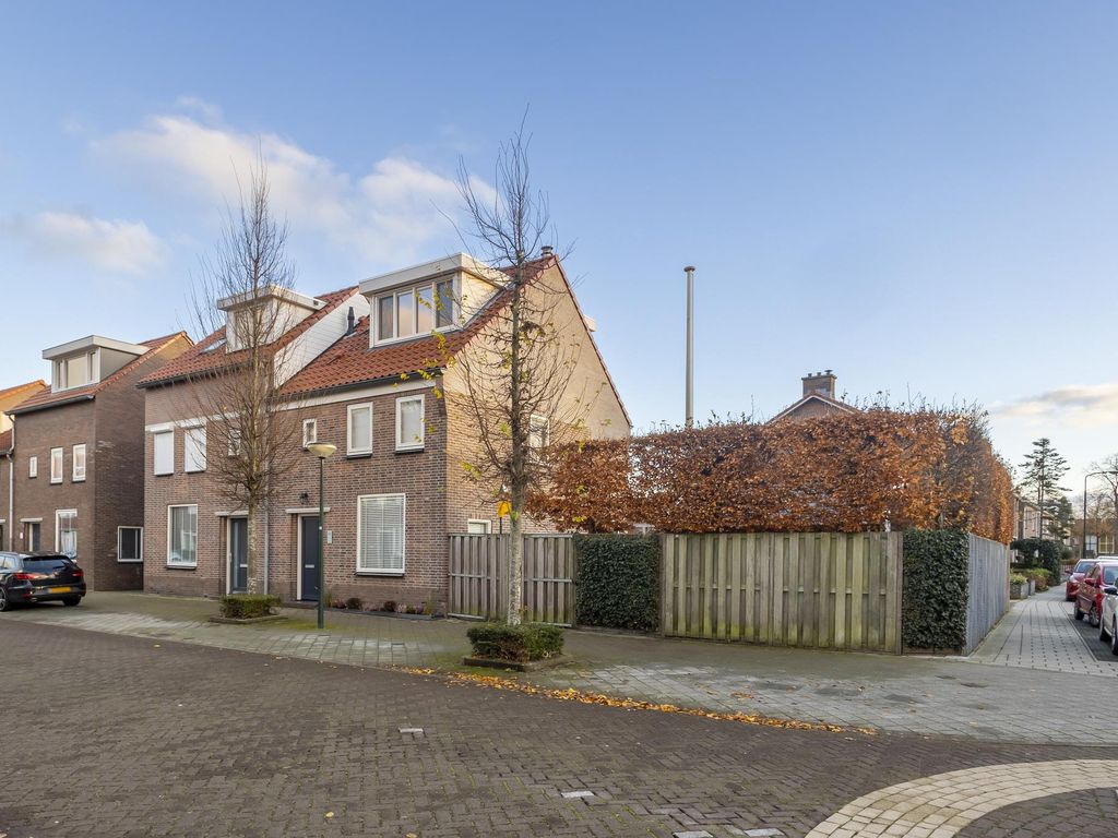 Troelstrastraat 36, HARDINXVELD-GIESSENDAM