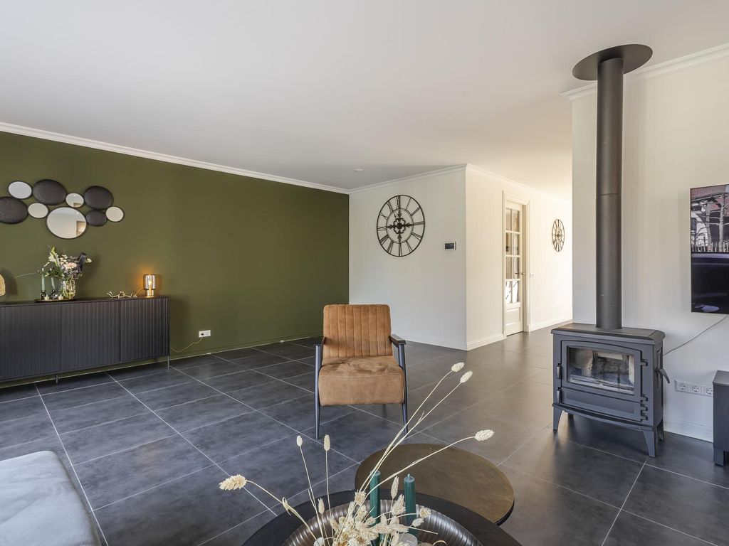 Weteringstraat 49, HARDINXVELD-GIESSENDAM