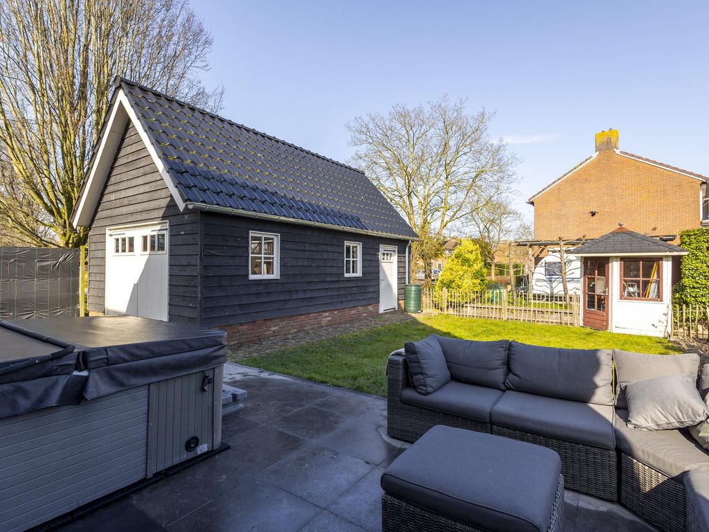 Weteringstraat 49, HARDINXVELD-GIESSENDAM