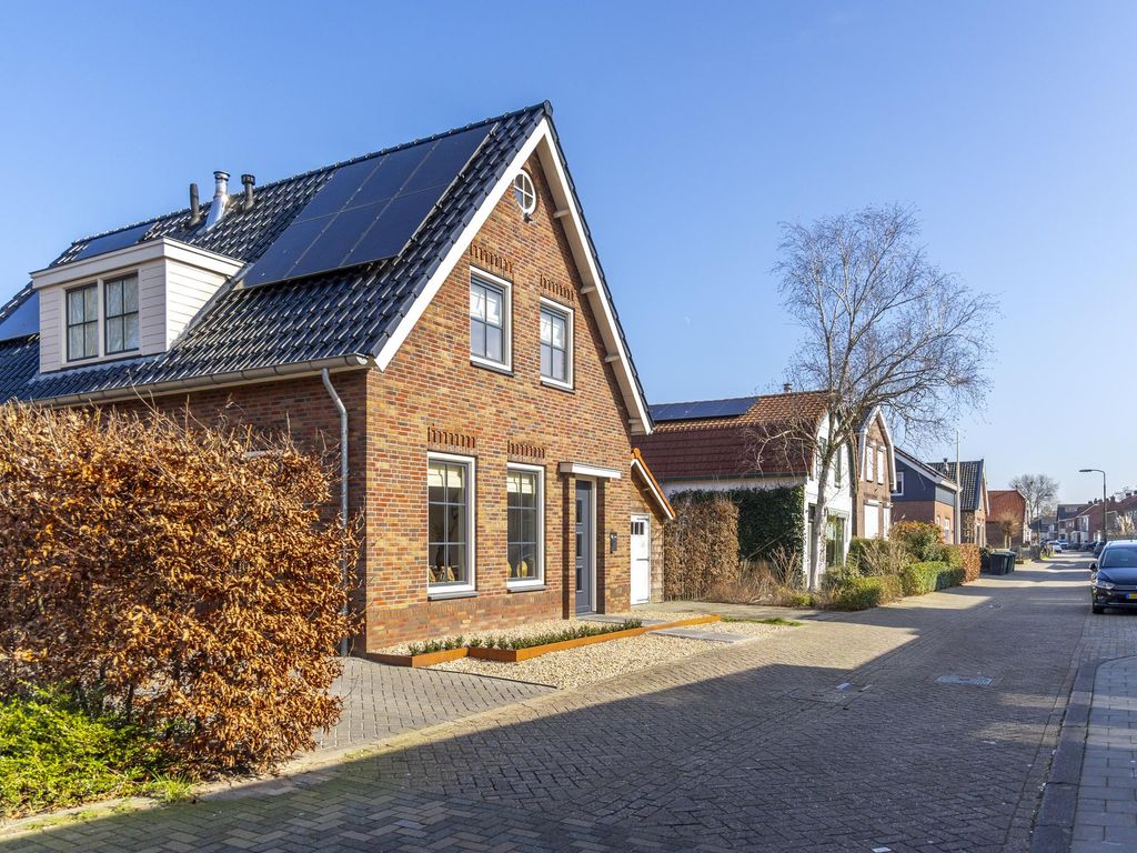 Weteringstraat 49, HARDINXVELD-GIESSENDAM