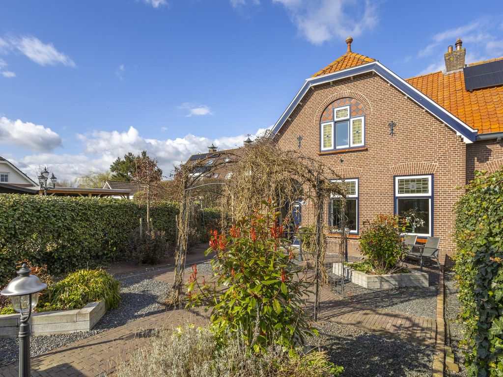 Rivierdijk 370, HARDINXVELD-GIESSENDAM