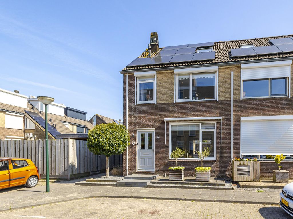 Van Leijdenstraat 38, HARDINXVELD-GIESSENDAM