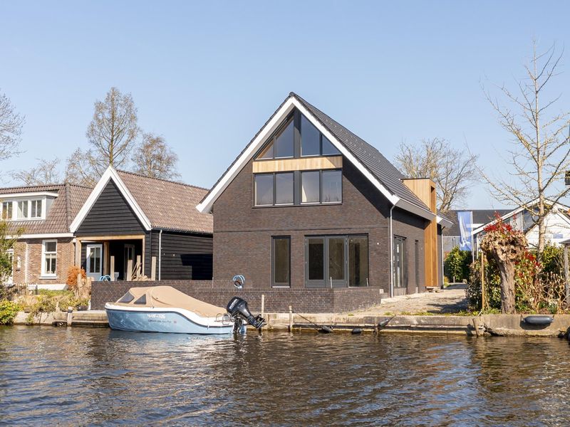 Binnendams 35, Hardinxveld-giessendam