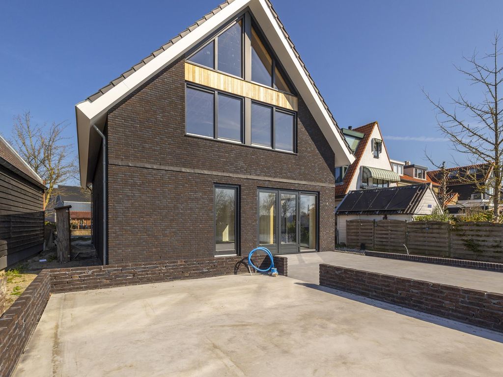 Binnendams 35, HARDINXVELD-GIESSENDAM
