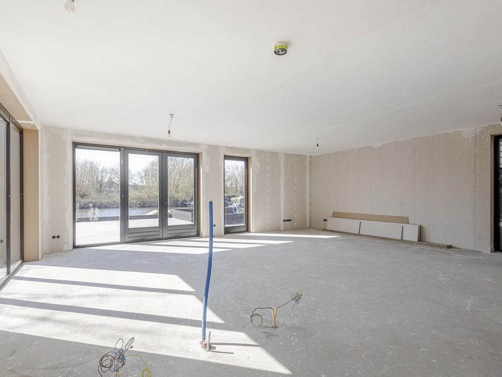 Binnendams 35, HARDINXVELD-GIESSENDAM