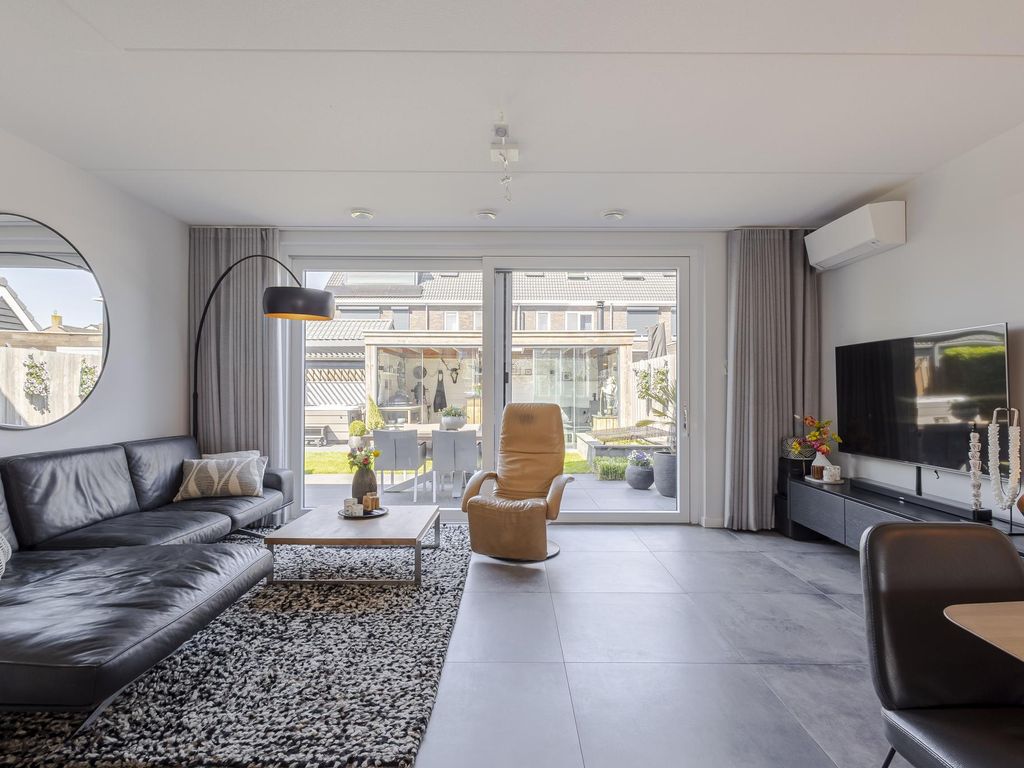 Hendrick Avercampstraat 12, HARDINXVELD-GIESSENDAM
