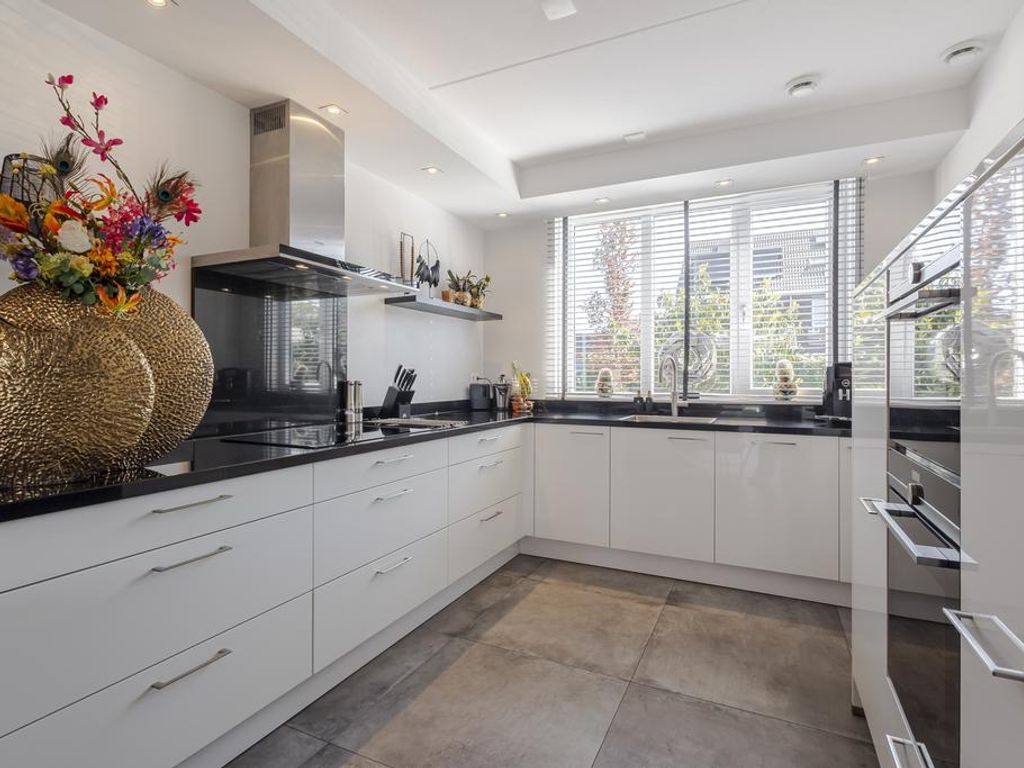 Hendrick Avercampstraat 12, HARDINXVELD-GIESSENDAM